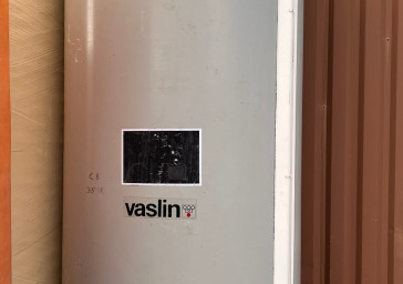 Cuve 30hL en résine fibre de verre d’occasion de marque VASLIN stockage vin