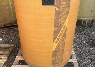 Cuve 10hL en résine fibre de verre d’occasion de marque VEMAR avec plafond mobile et fond plat