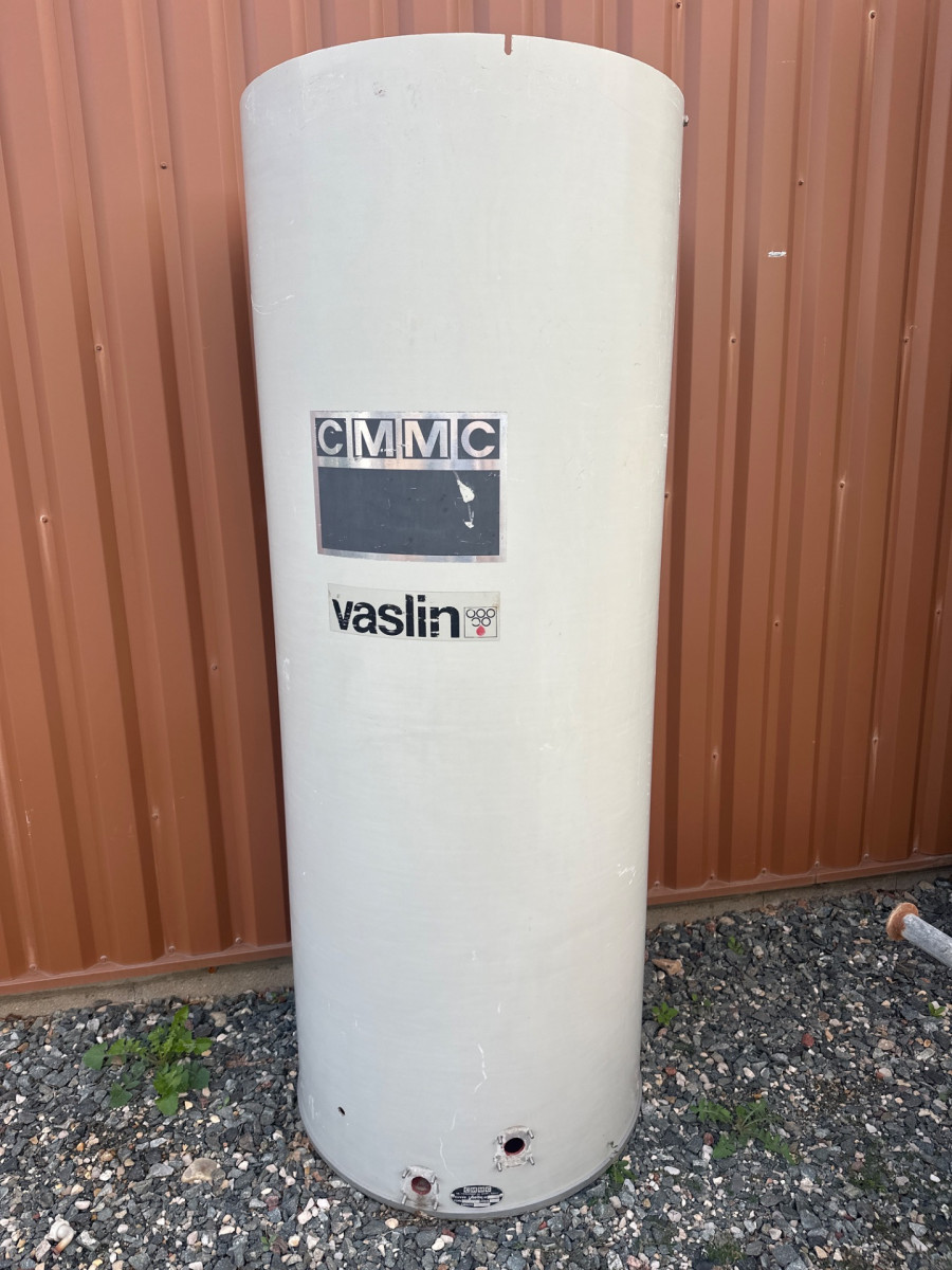 Cuve 10hL en résine fibre de verre d’occasion de marque VASLIN avec plafond mobile  fond conique