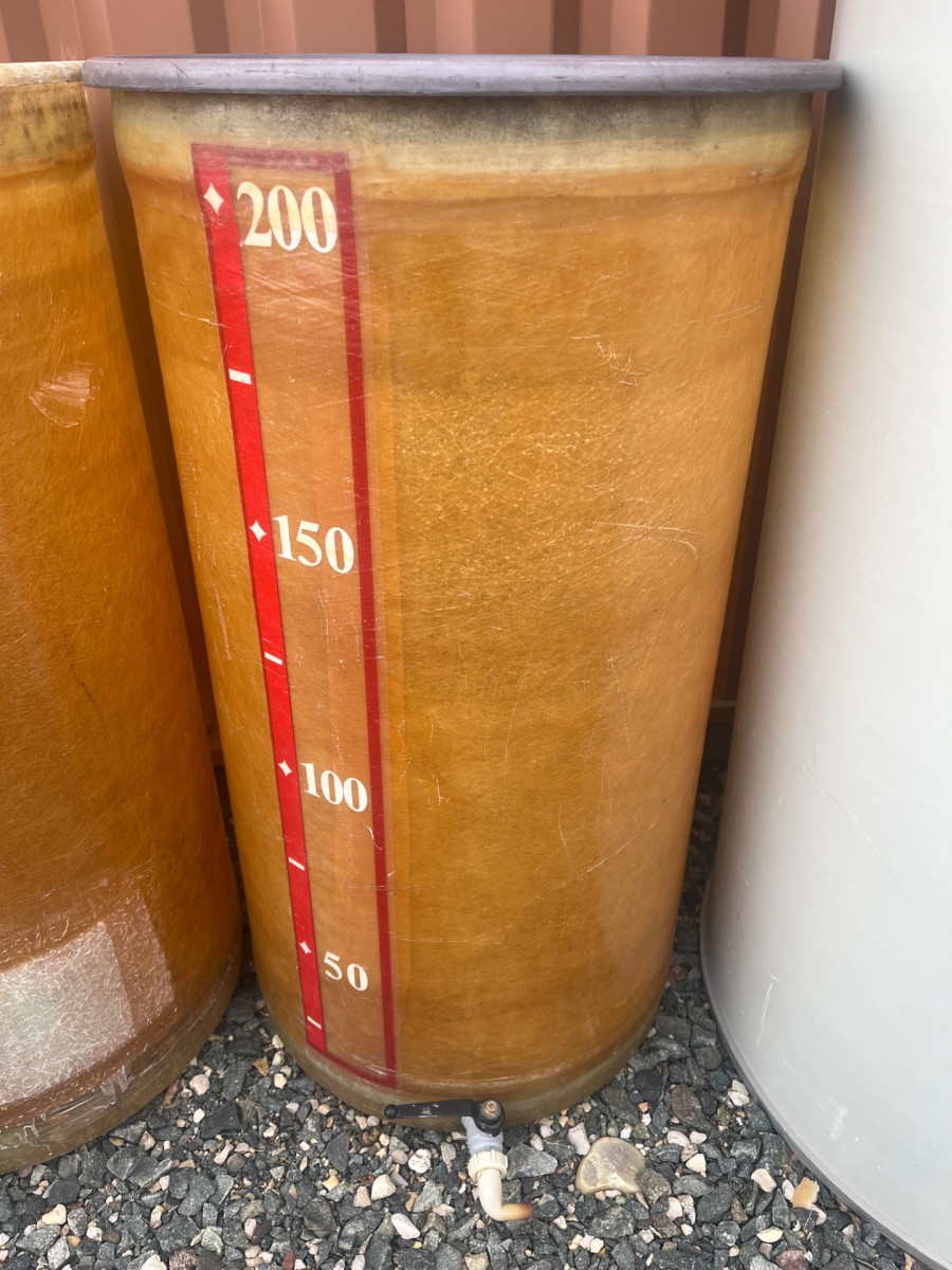 Cuve 2hL en résine fibre de verre d’occasion de marque GIMAR avec plafond mobile et fond plat