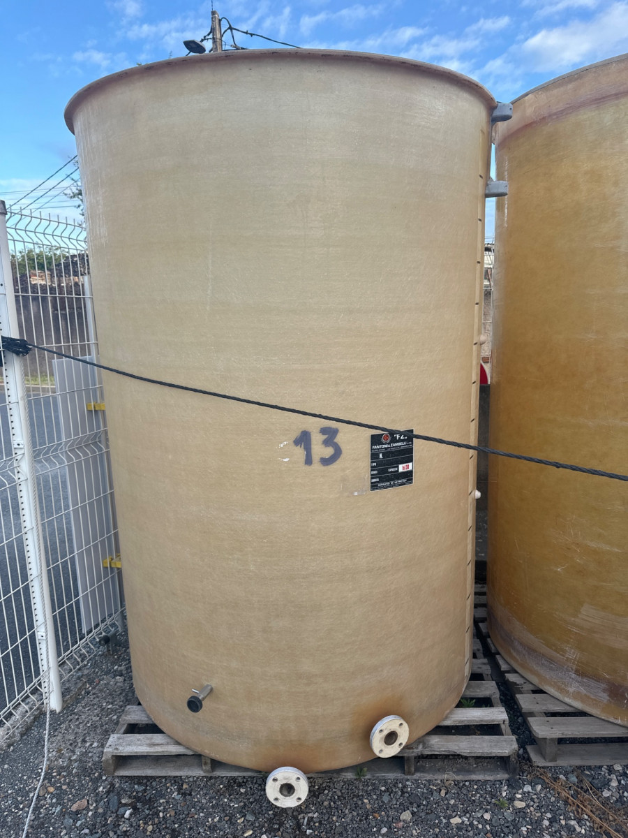 Cuve 30hL en résine fibre de verre d’occasion de marque ZAMBELLI avec plafond mobile sur fond plat