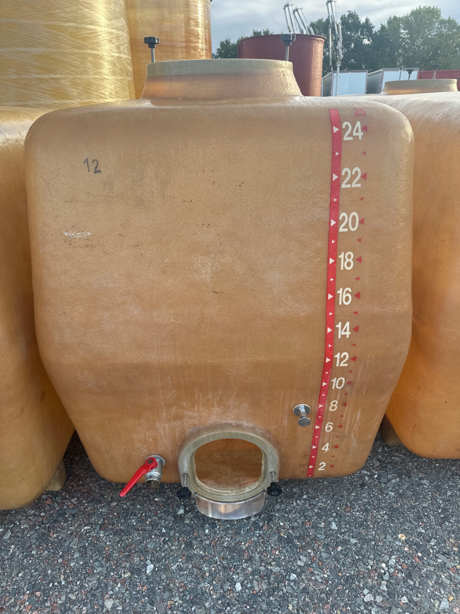 Cuve 25hL en résine fibre de verre d’occasion de marque GIMAR