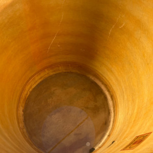 Cuve 10hL en résine fibre de verre d’occasion de marque GIMAR avec plafond mobile et fond plat